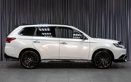 Mitsubishi Outlander III рестайлинг 3, 2022 год, 3 710 000 рублей, 5 фотография