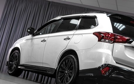 Mitsubishi Outlander III рестайлинг 3, 2022 год, 3 710 000 рублей, 7 фотография