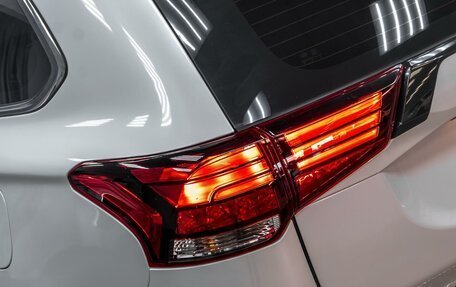 Mitsubishi Outlander III рестайлинг 3, 2022 год, 3 710 000 рублей, 9 фотография