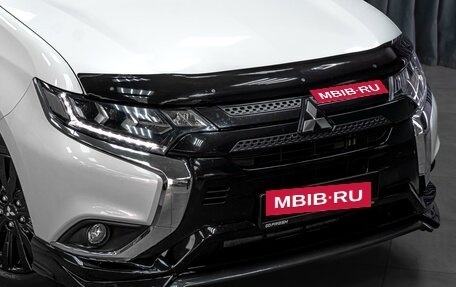 Mitsubishi Outlander III рестайлинг 3, 2022 год, 3 710 000 рублей, 8 фотография