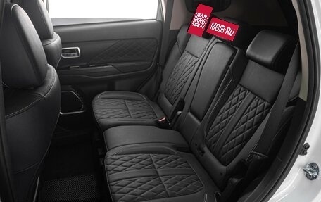 Mitsubishi Outlander III рестайлинг 3, 2022 год, 3 710 000 рублей, 15 фотография