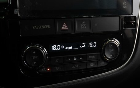 Mitsubishi Outlander III рестайлинг 3, 2022 год, 3 710 000 рублей, 19 фотография