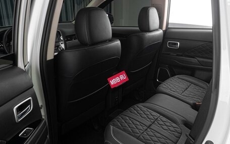 Mitsubishi Outlander III рестайлинг 3, 2022 год, 3 710 000 рублей, 17 фотография