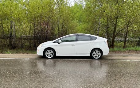 Toyota Prius, 2011 год, 1 050 000 рублей, 4 фотография