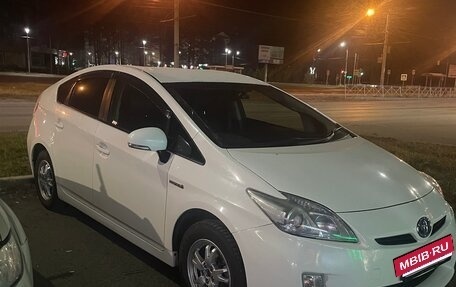 Toyota Prius, 2011 год, 1 050 000 рублей, 2 фотография