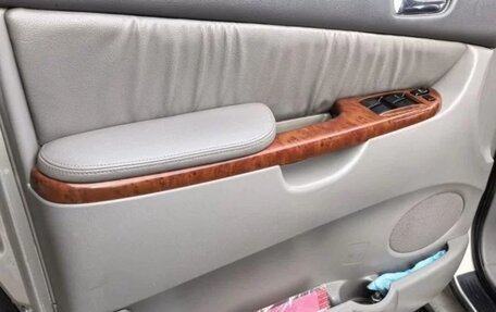 Toyota Sienna II рестайлинг, 2004 год, 1 300 000 рублей, 28 фотография
