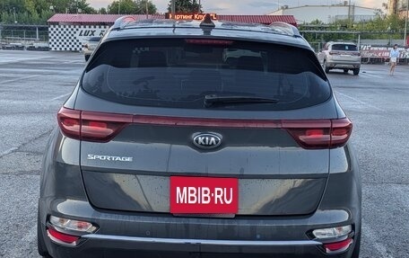 KIA Sportage IV рестайлинг, 2020 год, 2 400 000 рублей, 3 фотография