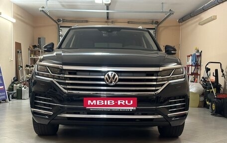 Volkswagen Touareg III, 2019 год, 6 000 000 рублей, 2 фотография