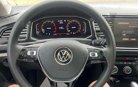 Volkswagen T-Roc I, 2022 год, 1 900 000 рублей, 13 фотография
