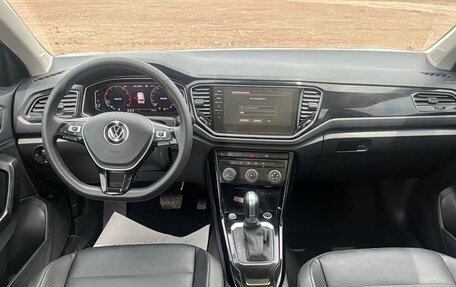 Volkswagen T-Roc I, 2022 год, 1 900 000 рублей, 12 фотография