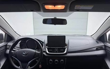 Toyota Yaris, 2022 год, 980 000 рублей, 7 фотография