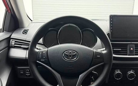 Toyota Yaris, 2022 год, 980 000 рублей, 9 фотография