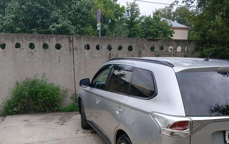 Mitsubishi Outlander III рестайлинг 3, 2013 год, 1 850 000 рублей, 4 фотография