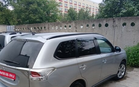 Mitsubishi Outlander III рестайлинг 3, 2013 год, 1 850 000 рублей, 3 фотография