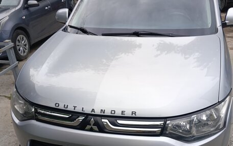 Mitsubishi Outlander III рестайлинг 3, 2013 год, 1 850 000 рублей, 13 фотография
