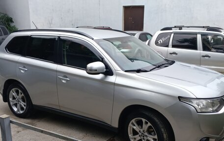 Mitsubishi Outlander III рестайлинг 3, 2013 год, 1 850 000 рублей, 9 фотография