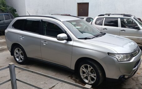 Mitsubishi Outlander III рестайлинг 3, 2013 год, 1 850 000 рублей, 15 фотография