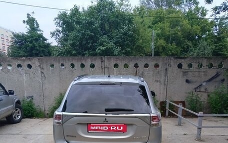Mitsubishi Outlander III рестайлинг 3, 2013 год, 1 850 000 рублей, 6 фотография