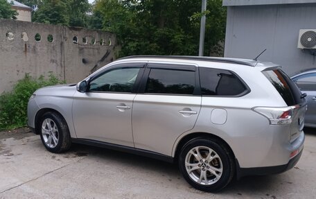Mitsubishi Outlander III рестайлинг 3, 2013 год, 1 850 000 рублей, 18 фотография