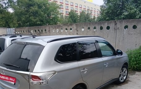 Mitsubishi Outlander III рестайлинг 3, 2013 год, 1 850 000 рублей, 10 фотография
