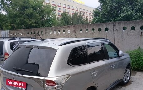 Mitsubishi Outlander III рестайлинг 3, 2013 год, 1 850 000 рублей, 11 фотография