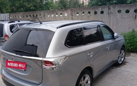 Mitsubishi Outlander III рестайлинг 3, 2013 год, 1 850 000 рублей, 12 фотография