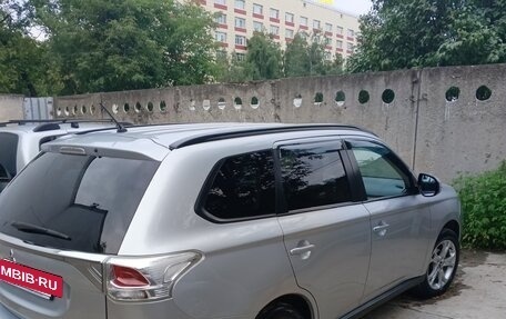 Mitsubishi Outlander III рестайлинг 3, 2013 год, 1 850 000 рублей, 8 фотография