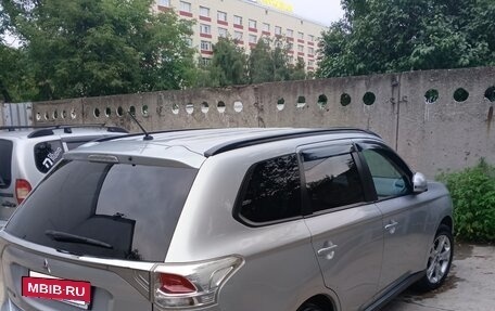 Mitsubishi Outlander III рестайлинг 3, 2013 год, 1 850 000 рублей, 14 фотография