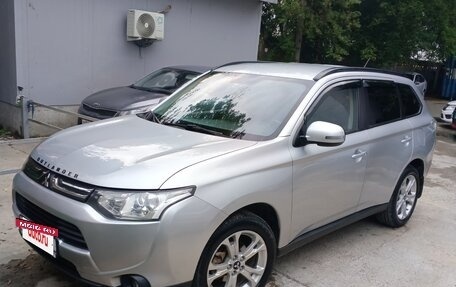 Mitsubishi Outlander III рестайлинг 3, 2013 год, 1 850 000 рублей, 19 фотография
