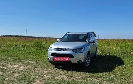 Mitsubishi Outlander III рестайлинг 3, 2013 год, 1 850 000 рублей, 26 фотография