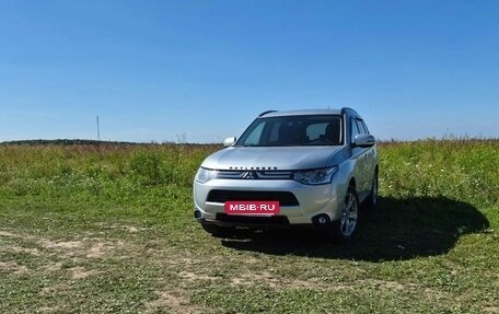 Mitsubishi Outlander III рестайлинг 3, 2013 год, 1 850 000 рублей, 25 фотография