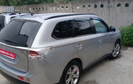 Mitsubishi Outlander III рестайлинг 3, 2013 год, 1 850 000 рублей, 23 фотография