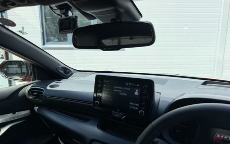 Toyota Yaris, 2021 год, 3 590 000 рублей, 5 фотография