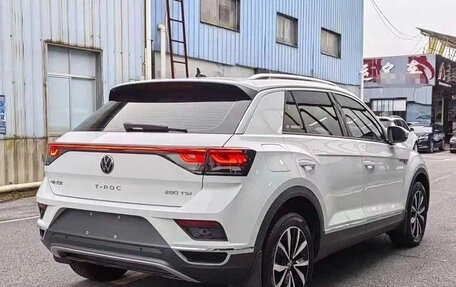 Volkswagen T-Roc I, 2023 год, 1 390 007 рублей, 4 фотография