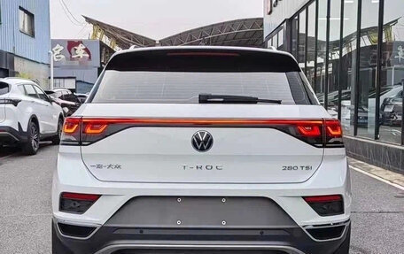 Volkswagen T-Roc I, 2023 год, 1 390 007 рублей, 5 фотография