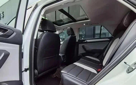 Volkswagen T-Roc I, 2023 год, 1 390 007 рублей, 12 фотография