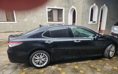 Toyota Camry, 2019 год, 2 300 000 рублей, 4 фотография