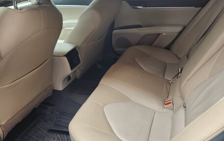 Toyota Camry, 2019 год, 2 300 000 рублей, 7 фотография