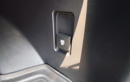 Toyota Land Cruiser Prado 150 рестайлинг 2, 2014 год, 4 100 000 рублей, 13 фотография