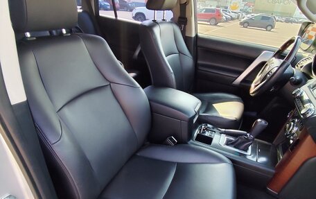 Toyota Land Cruiser Prado 150 рестайлинг 2, 2014 год, 4 100 000 рублей, 17 фотография