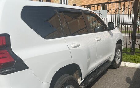 Toyota Land Cruiser Prado 150 рестайлинг 2, 2018 год, 5 000 000 рублей, 4 фотография