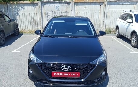 Hyundai Solaris II рестайлинг, 2022 год, 2 050 000 рублей, 1 фотография