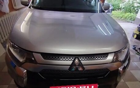 Mitsubishi Outlander III рестайлинг 3, 2019 год, 2 200 000 рублей, 1 фотография
