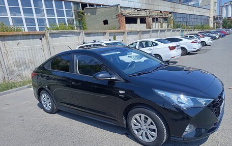 Hyundai Solaris II рестайлинг, 2022 год, 2 050 000 рублей, 2 фотография
