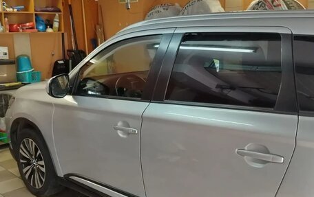 Mitsubishi Outlander III рестайлинг 3, 2019 год, 2 200 000 рублей, 4 фотография