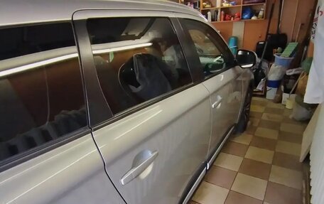 Mitsubishi Outlander III рестайлинг 3, 2019 год, 2 200 000 рублей, 5 фотография