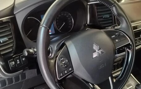 Mitsubishi Outlander III рестайлинг 3, 2019 год, 2 200 000 рублей, 7 фотография