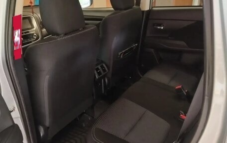 Mitsubishi Outlander III рестайлинг 3, 2019 год, 2 200 000 рублей, 13 фотография