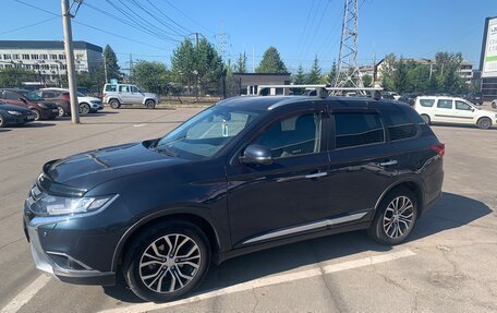 Mitsubishi Outlander III рестайлинг 3, 2018 год, 2 300 000 рублей, 5 фотография