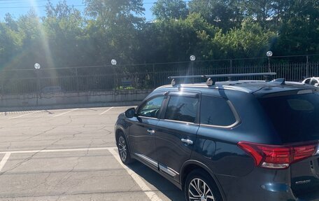 Mitsubishi Outlander III рестайлинг 3, 2018 год, 2 300 000 рублей, 3 фотография